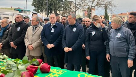 Özgür Özel Manisa’da Cenaze Törenine Katıldı